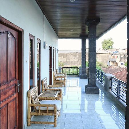 Hotel Reddoorz @ Mataram Kuta 3 Exterior foto