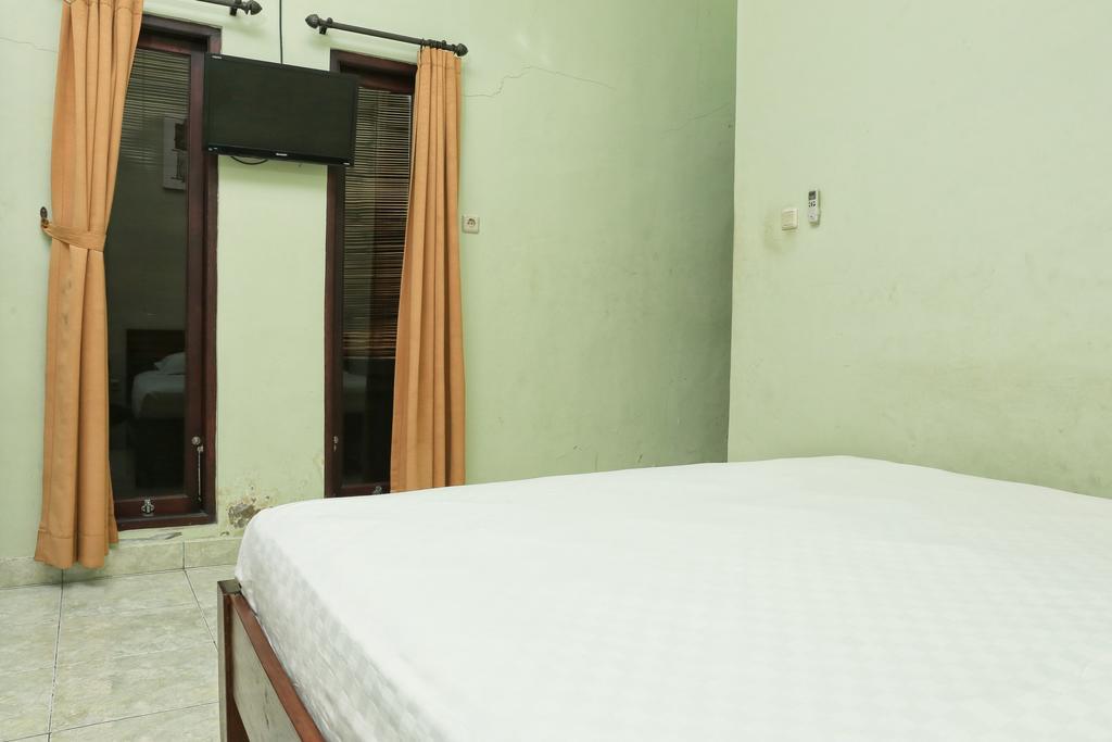 Hotel Reddoorz @ Mataram Kuta 3 Exterior foto