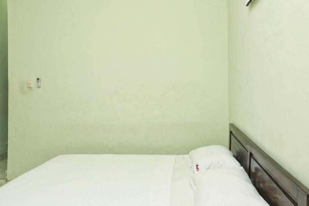 Hotel Reddoorz @ Mataram Kuta 3 Exterior foto